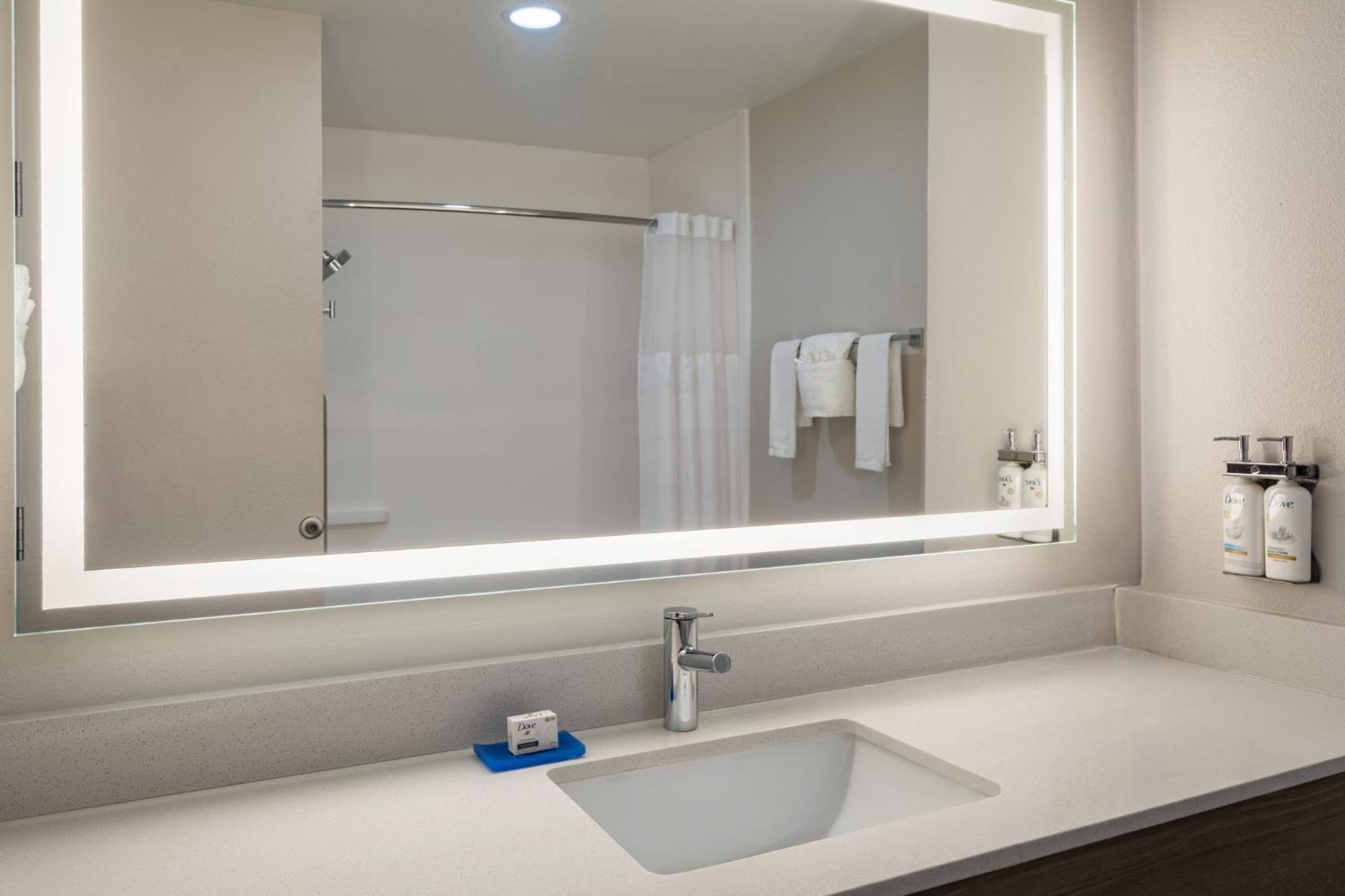 Holiday Inn Express & Suites Midwest City By Ihg מראה חיצוני תמונה