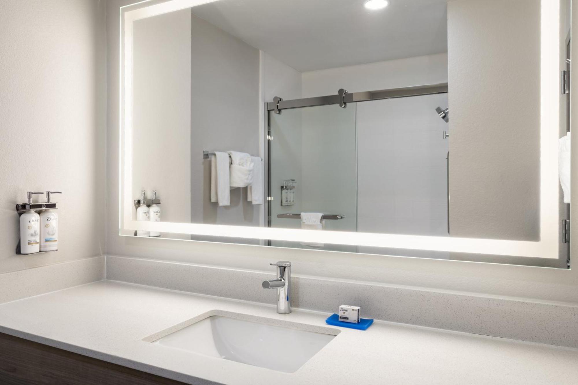 Holiday Inn Express & Suites Midwest City By Ihg מראה חיצוני תמונה